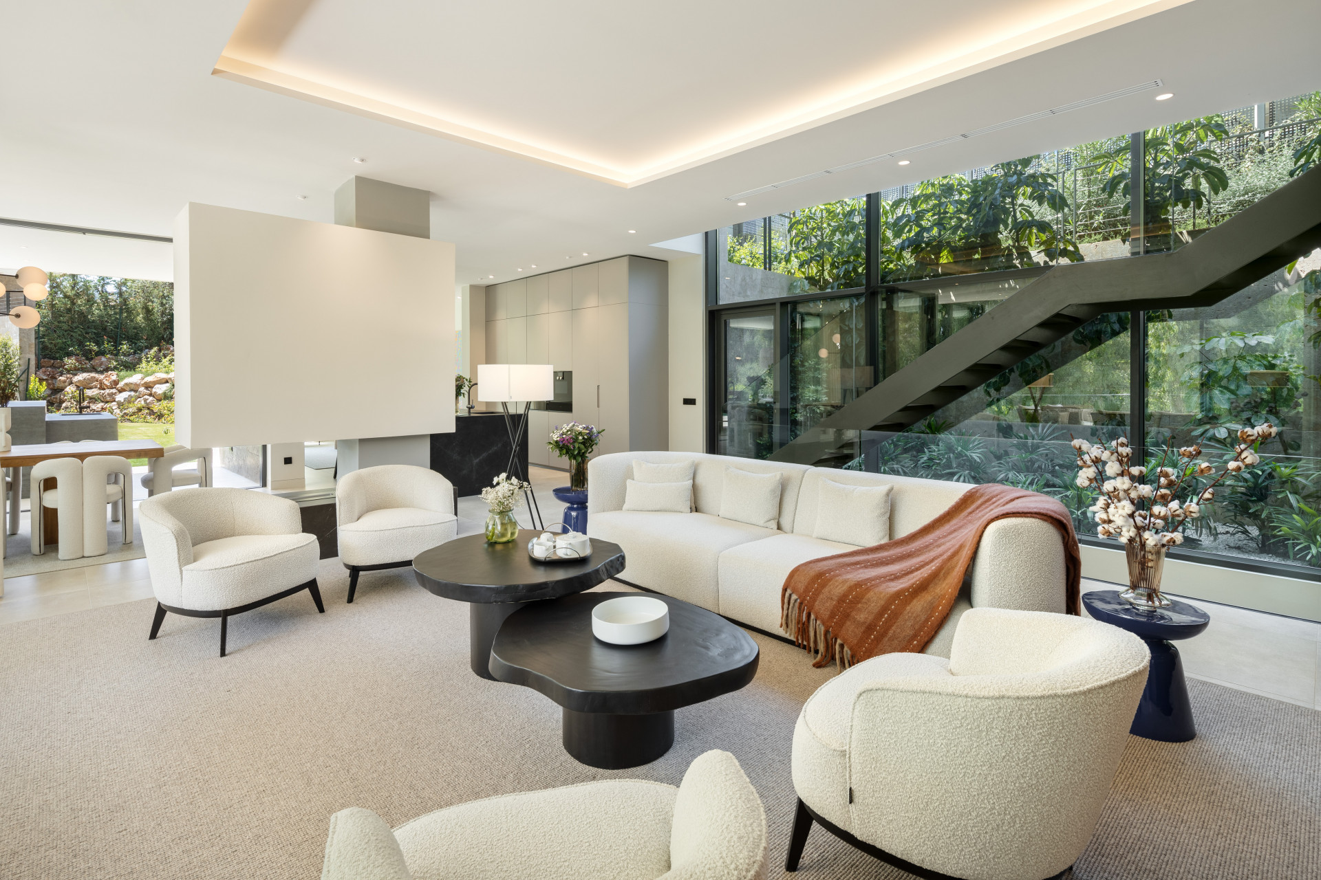 951-00200P - 6 Bedroom Villa in Marbella, Malaga