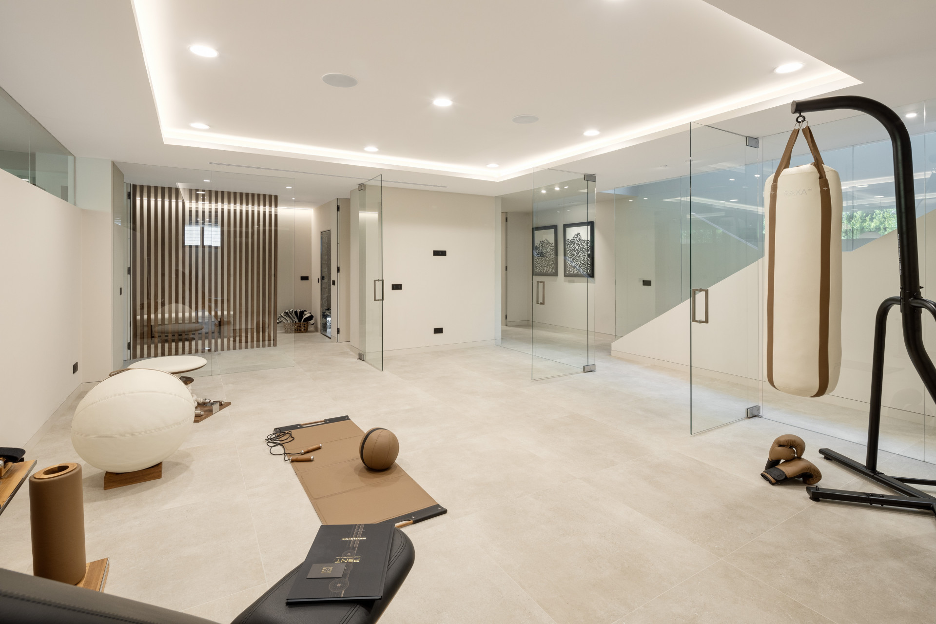 951-00200P - 6 Bedroom Villa in Marbella, Malaga