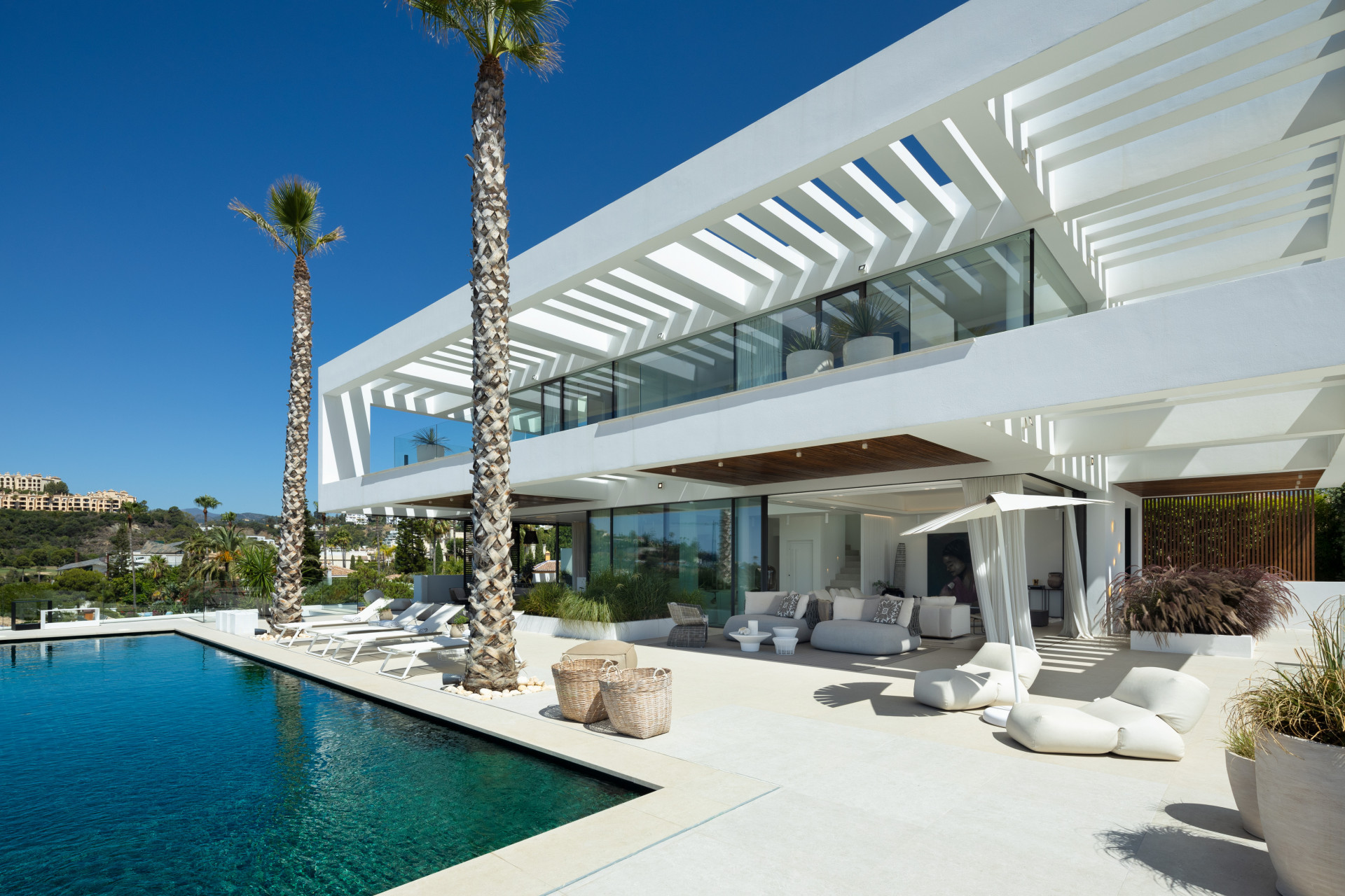 951-00201P - 6 Bedroom Villa in Benahavis, Malaga