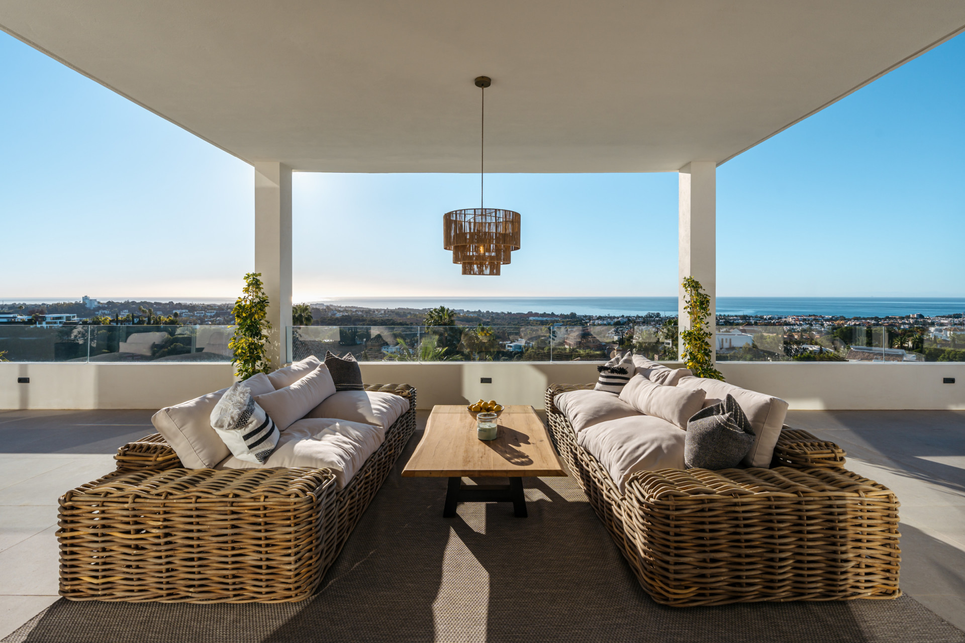 951-00202P - 6 Bedroom Villa in Benahavis, Malaga