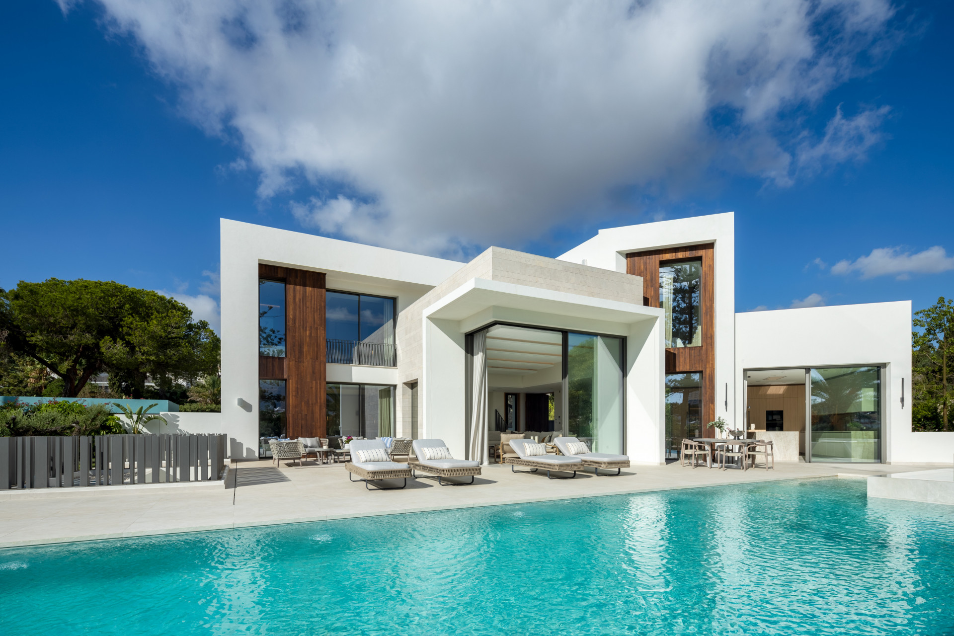 951-00198P - 5 Bedroom Villa in Marbella, Malaga