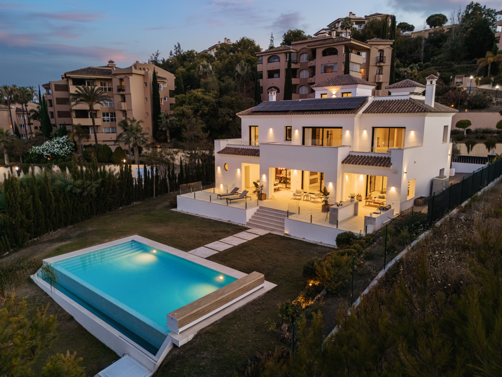 951-00192P - 5 Bedroom Villa in Marbella, Malaga