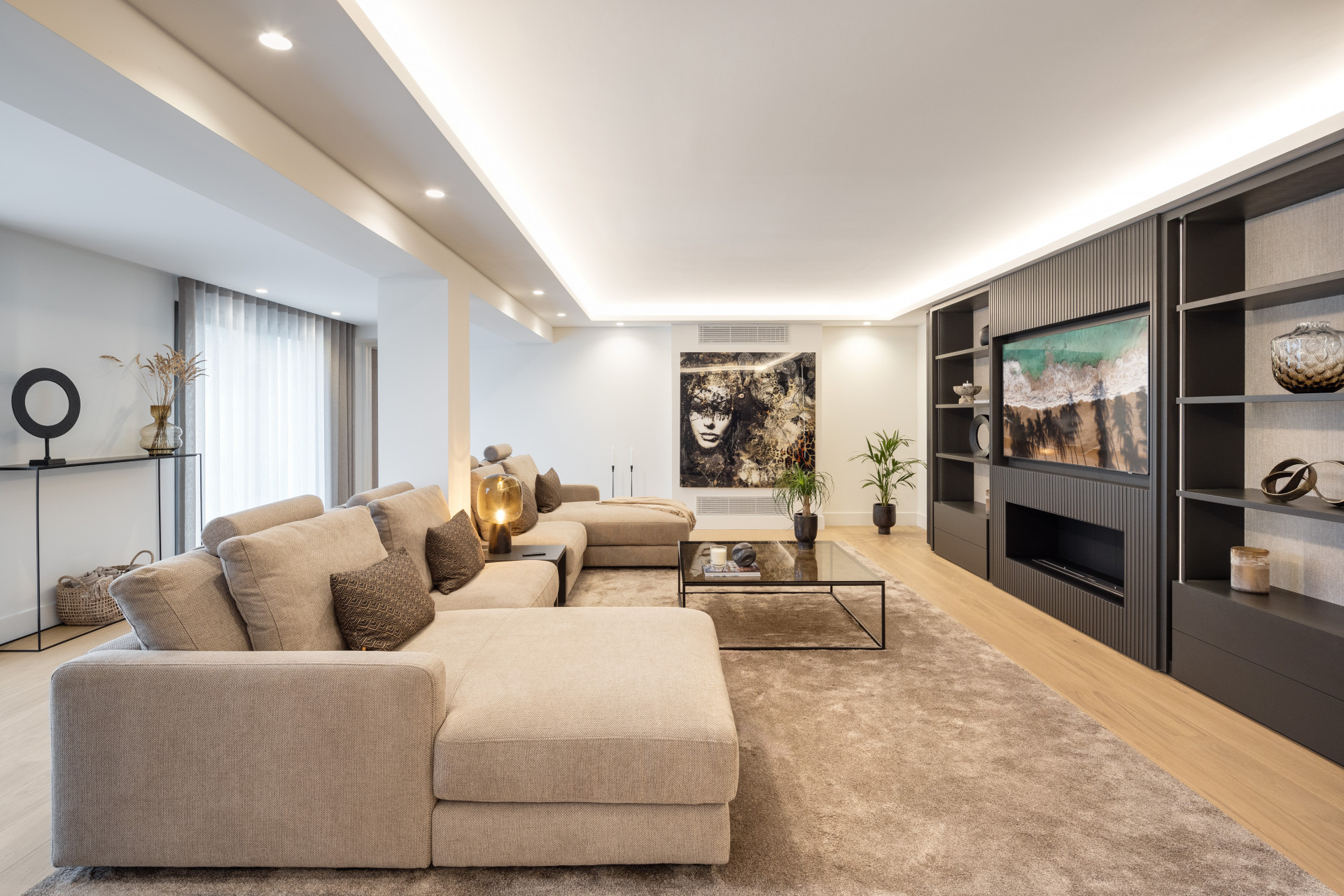 951-00191P - 5 Bedroom Villa in Marbella, Malaga