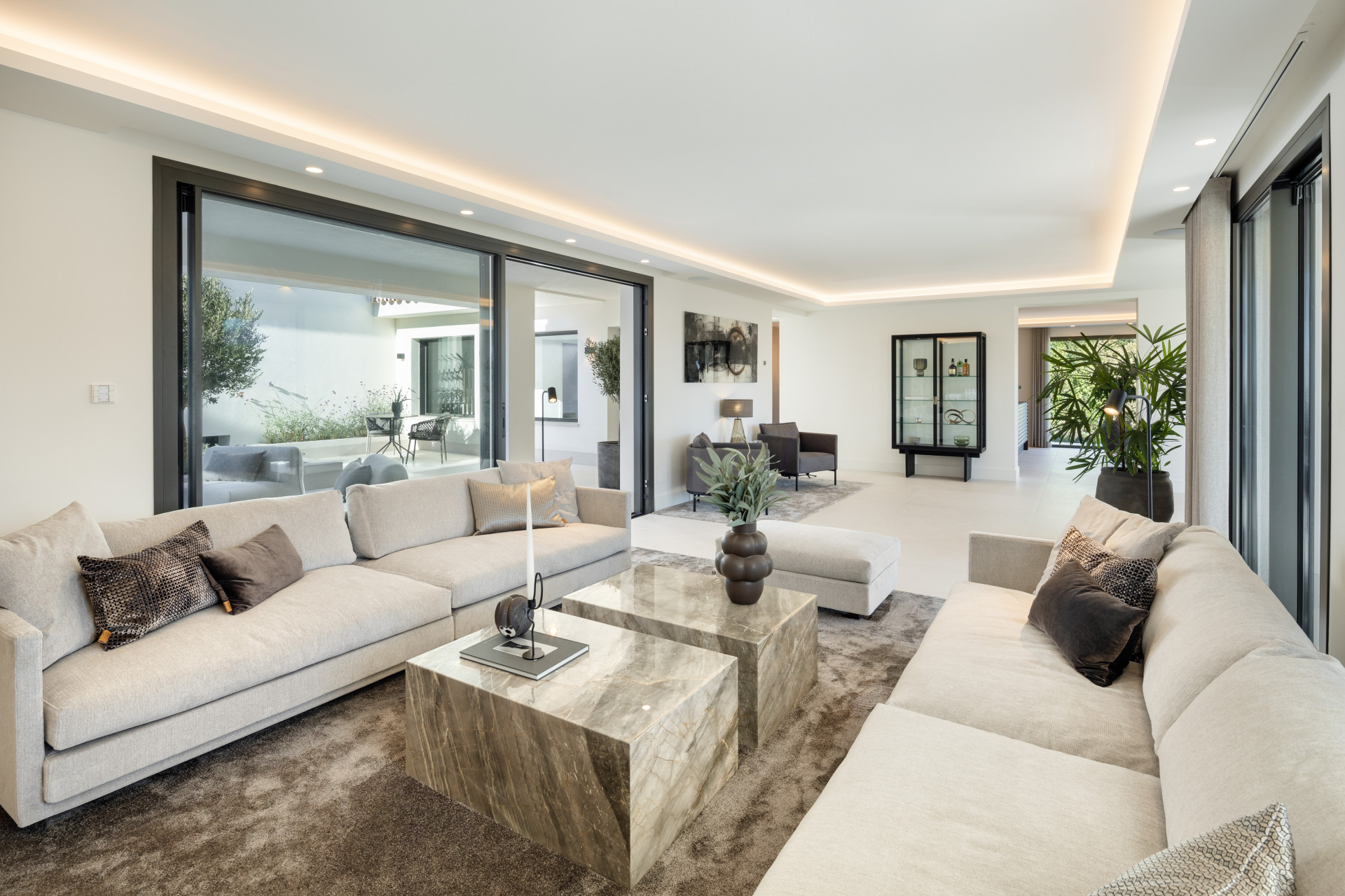 951-00191P - 5 Bedroom Villa in Marbella, Malaga