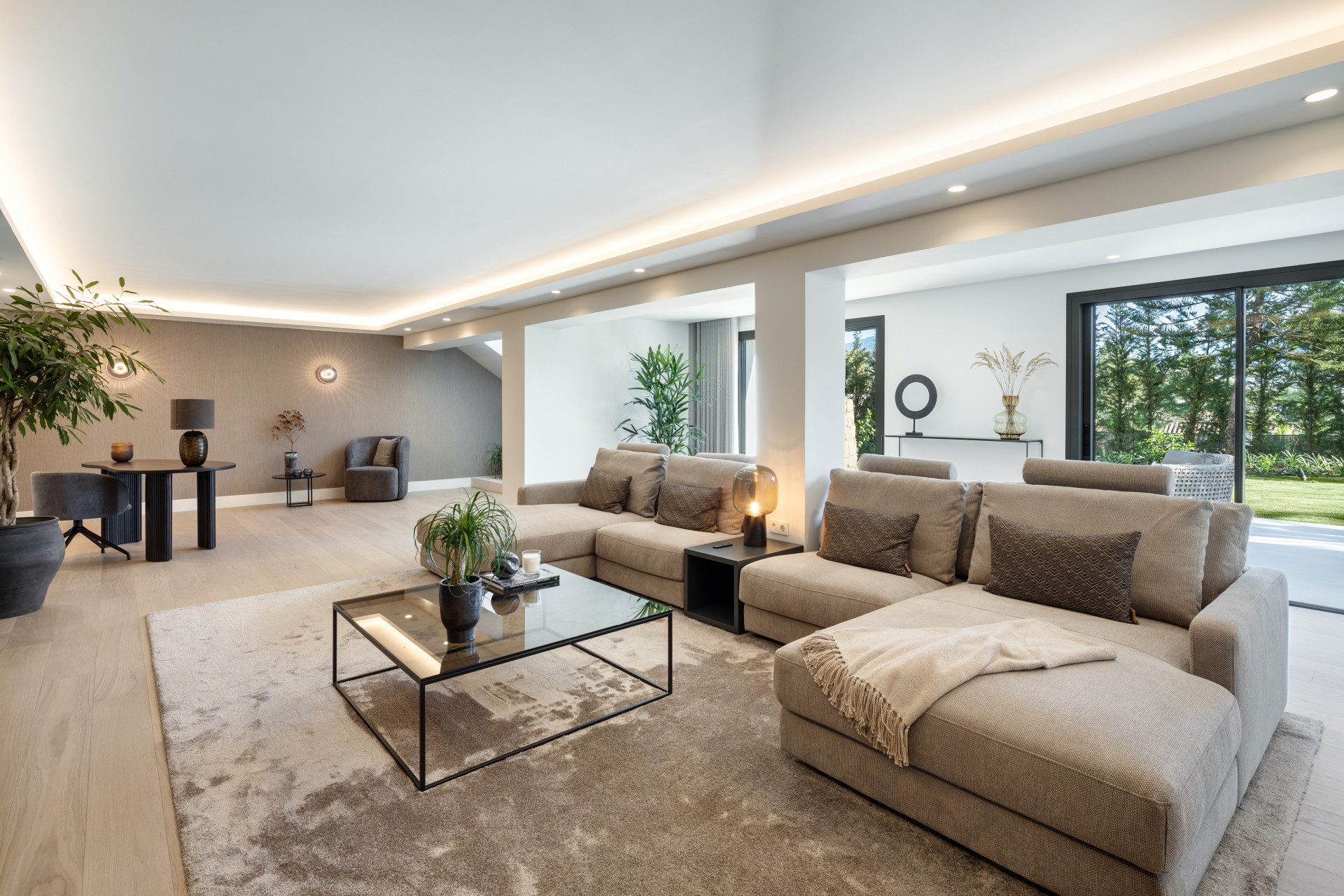 951-00191P - 5 Bedroom Villa in Marbella, Malaga