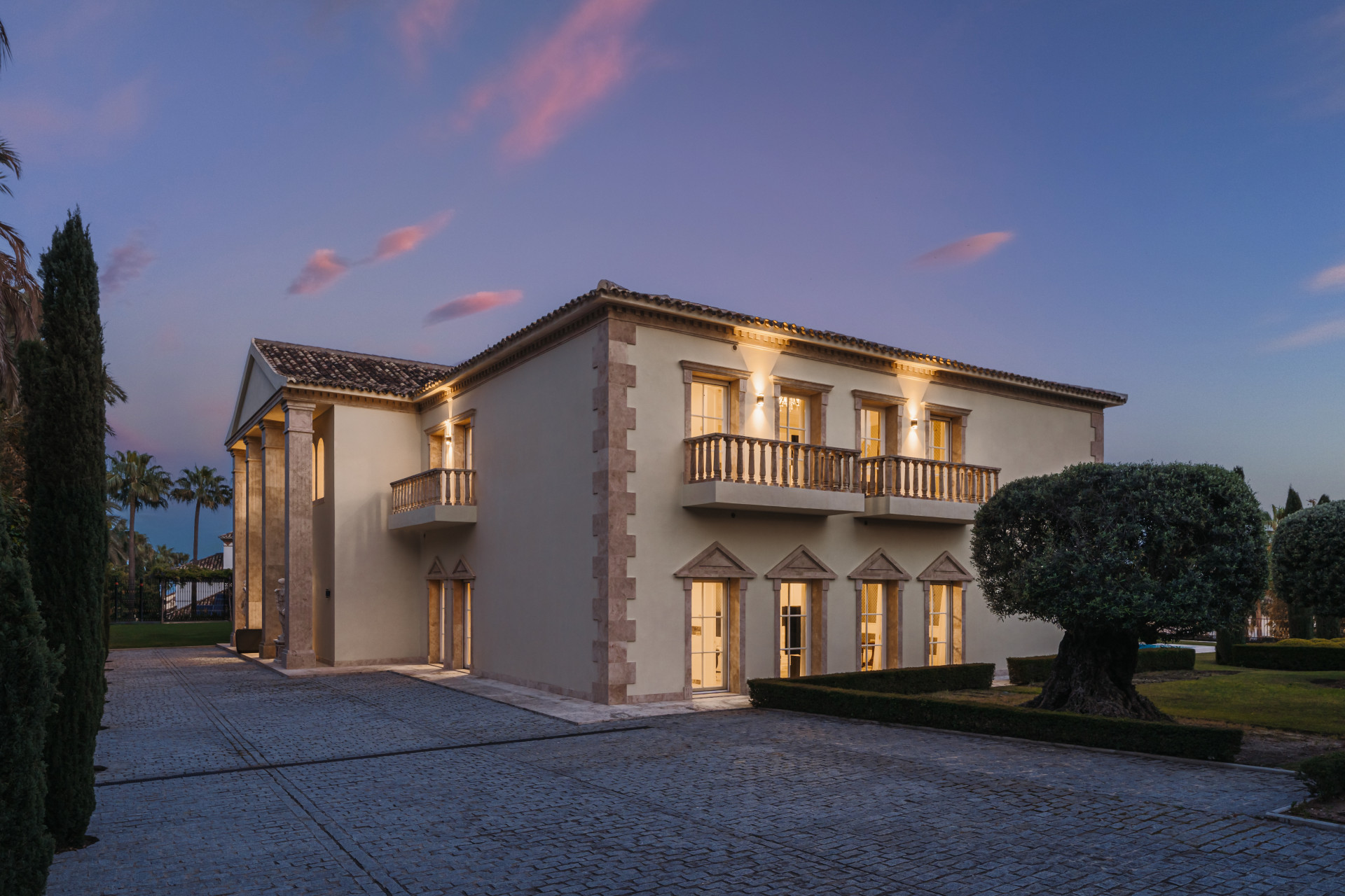 951-00194P - 7 Bedroom Villa in Marbella, Malaga