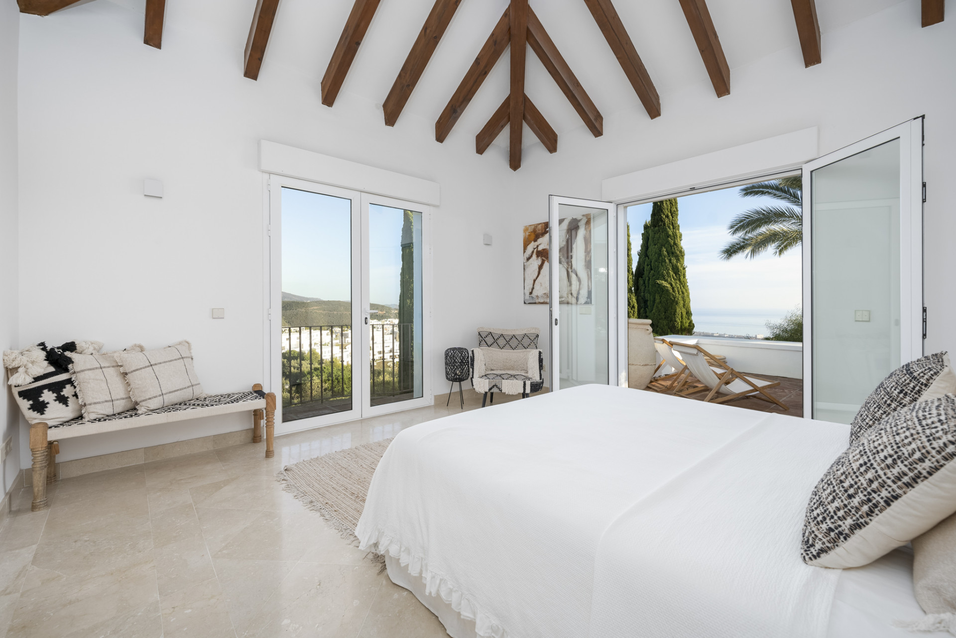 951-00189P - 6 Bedroom Villa in Marbella, Malaga