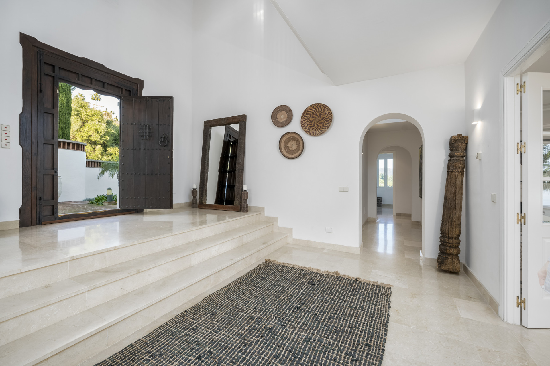 951-00189P - 6 Bedroom Villa in Marbella, Malaga