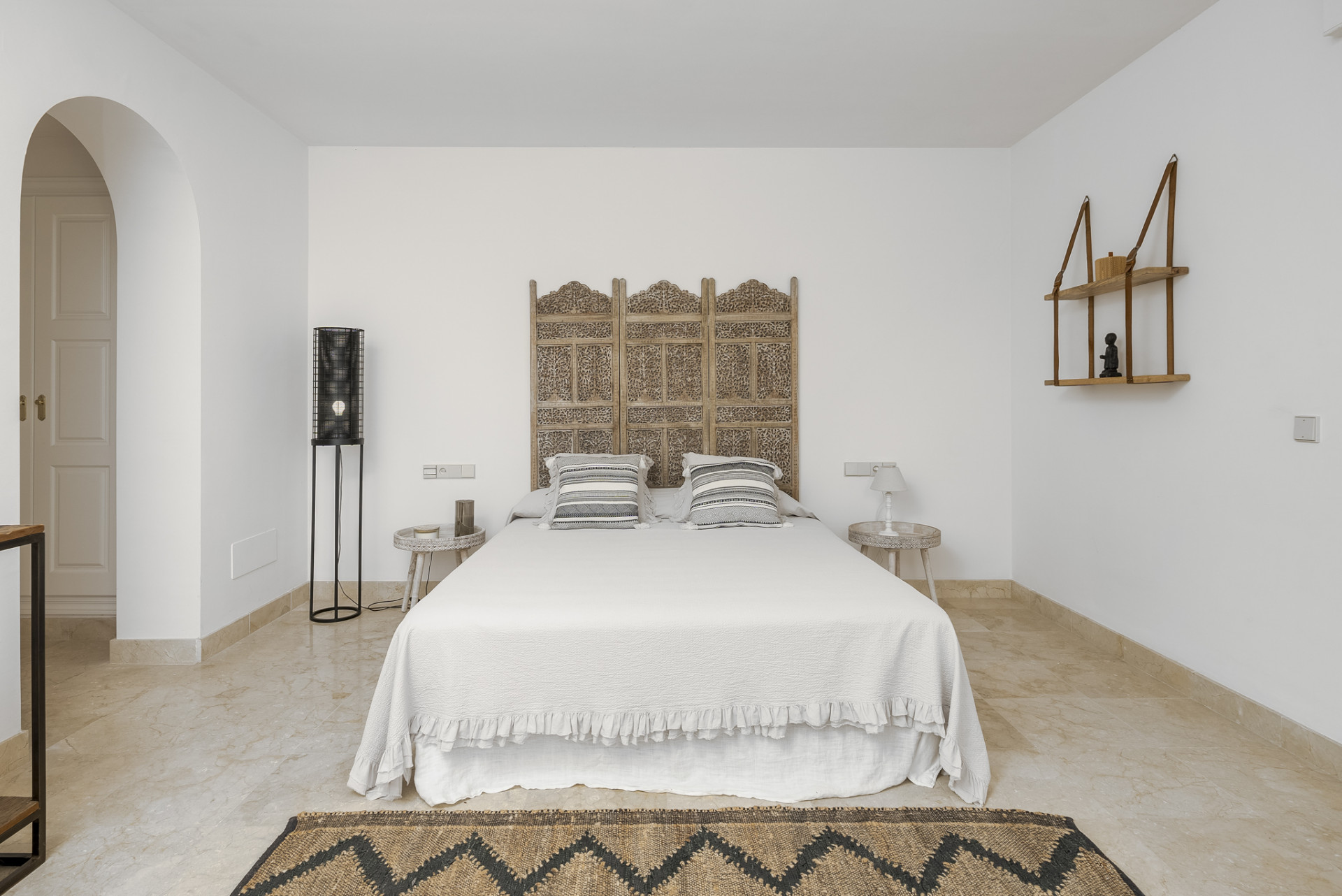 951-00189P - 6 Bedroom Villa in Marbella, Malaga