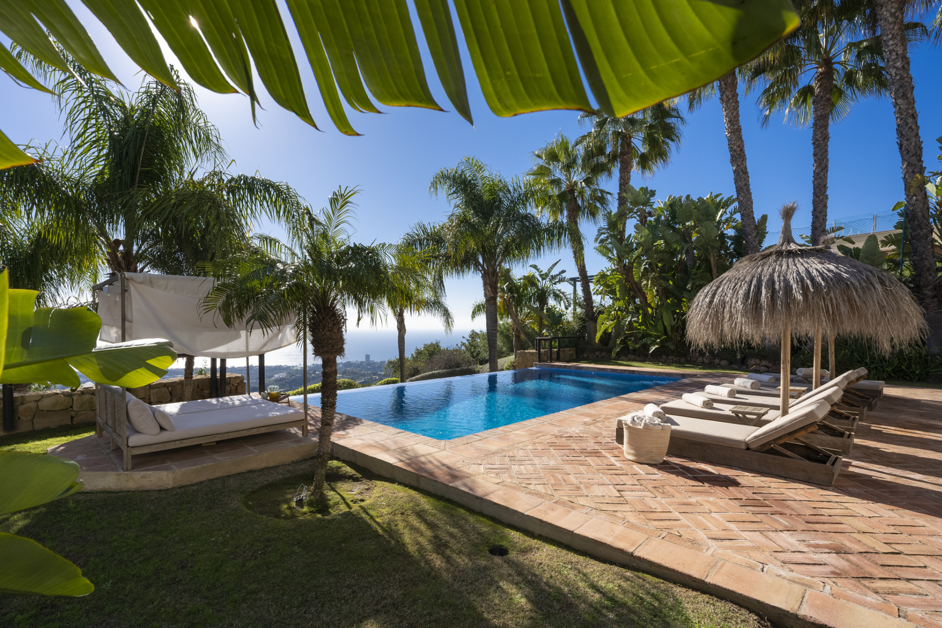 951-00189P - 6 Bedroom Villa in Marbella, Malaga