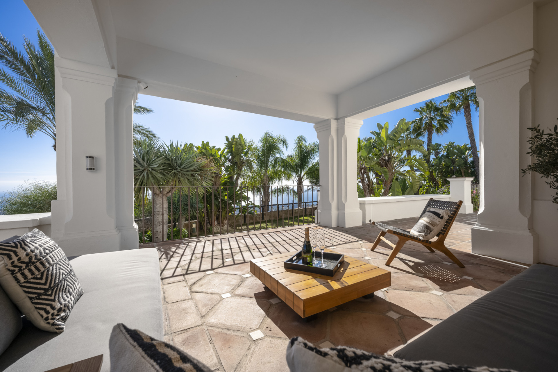951-00189P - 6 Bedroom Villa in Marbella, Malaga