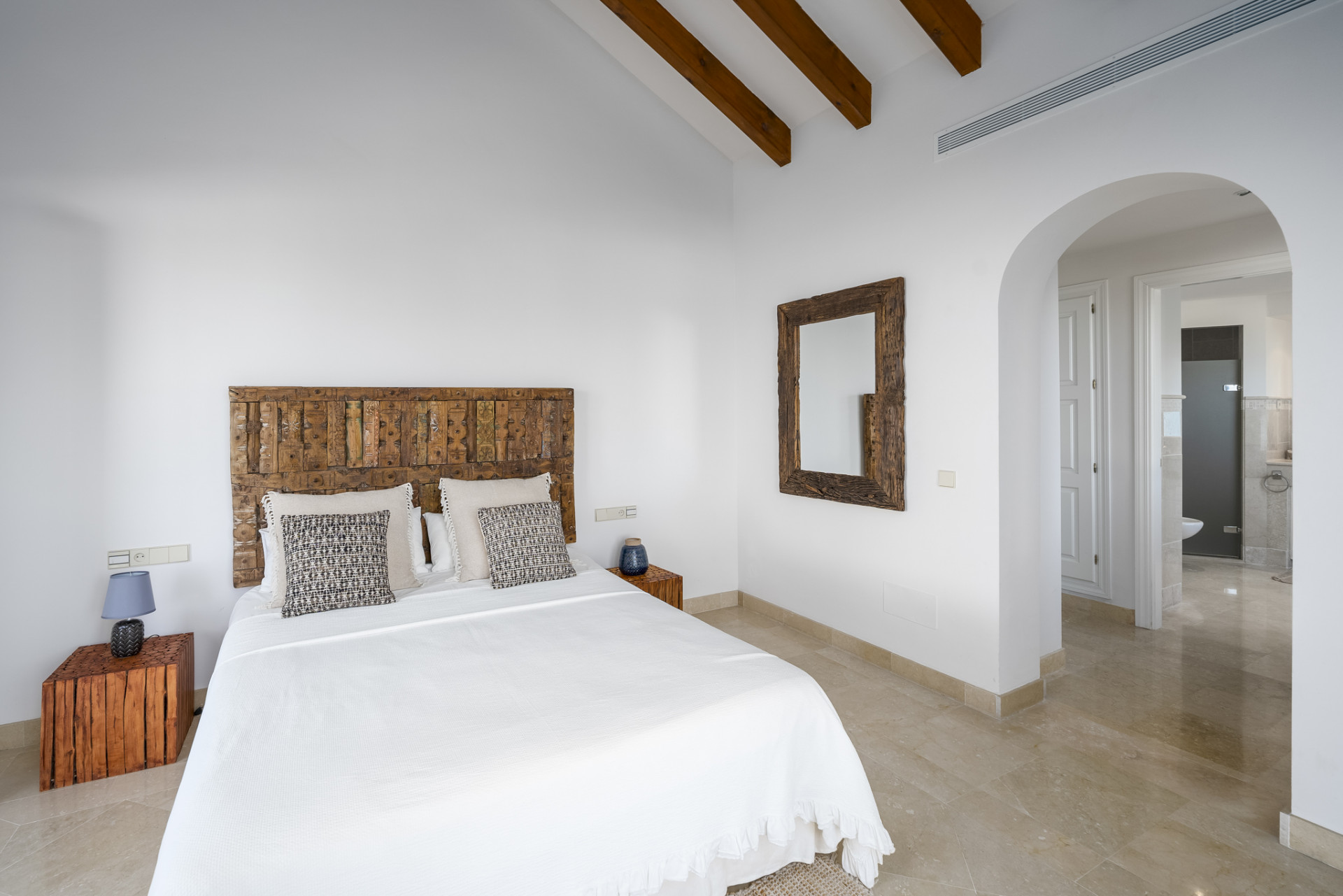 951-00189P - 6 Bedroom Villa in Marbella, Malaga