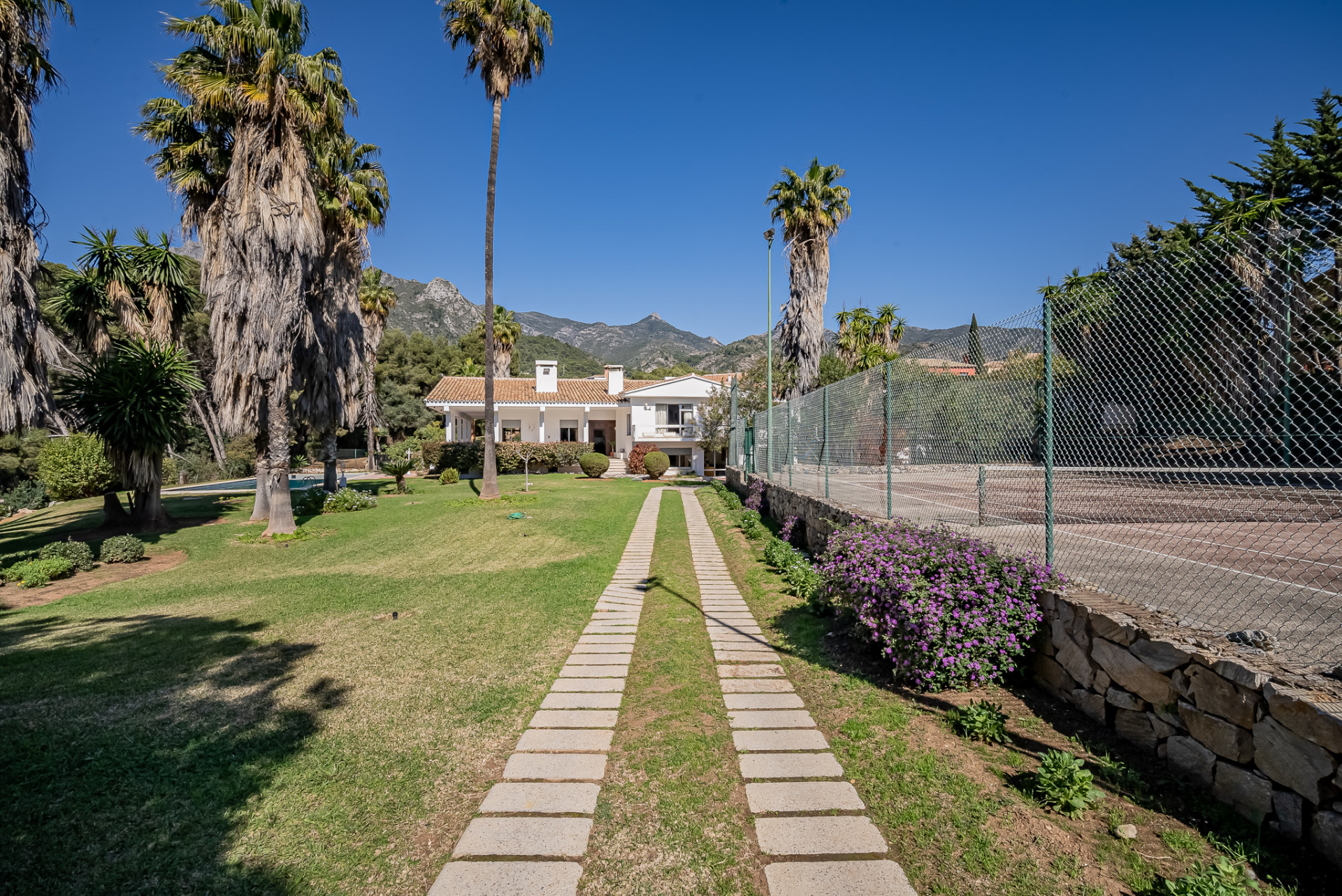 951-00171P - 7 Bedroom Villa in Marbella, Malaga