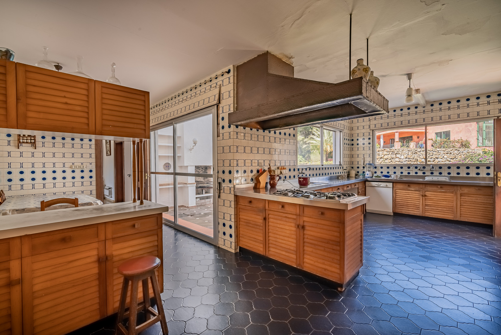 951-00171P - 7 Bedroom Villa in Marbella, Malaga