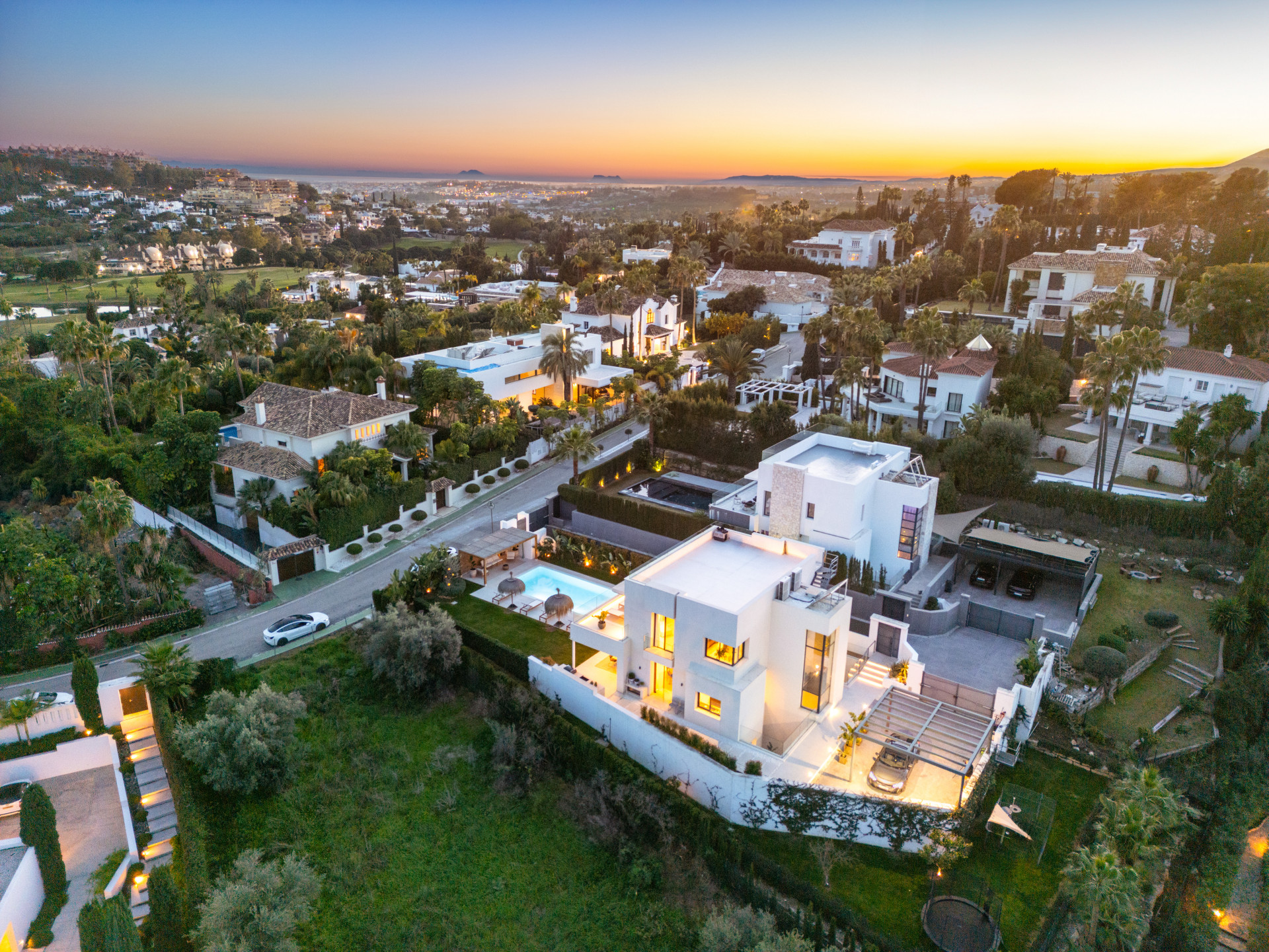 951-00170P - 5 Bedroom Villa in Marbella, Malaga