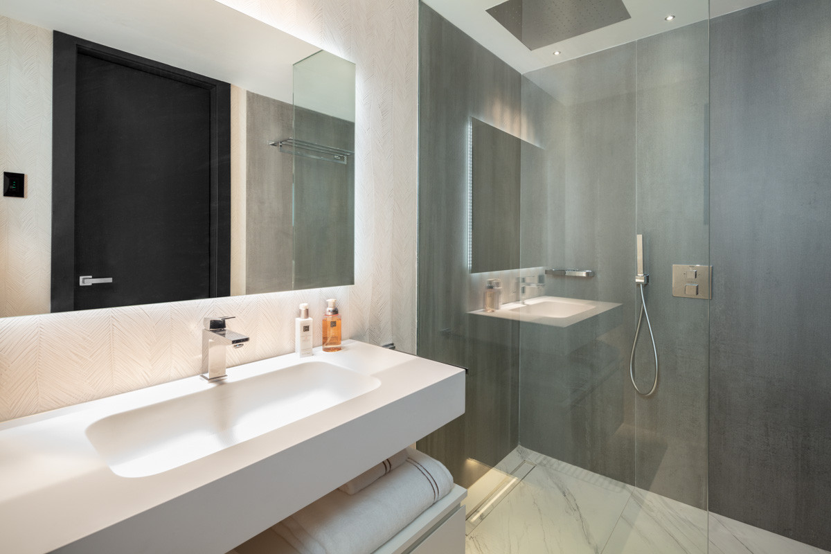 951-00166P - 3 Bedroom Apartment in Marbella, Malaga