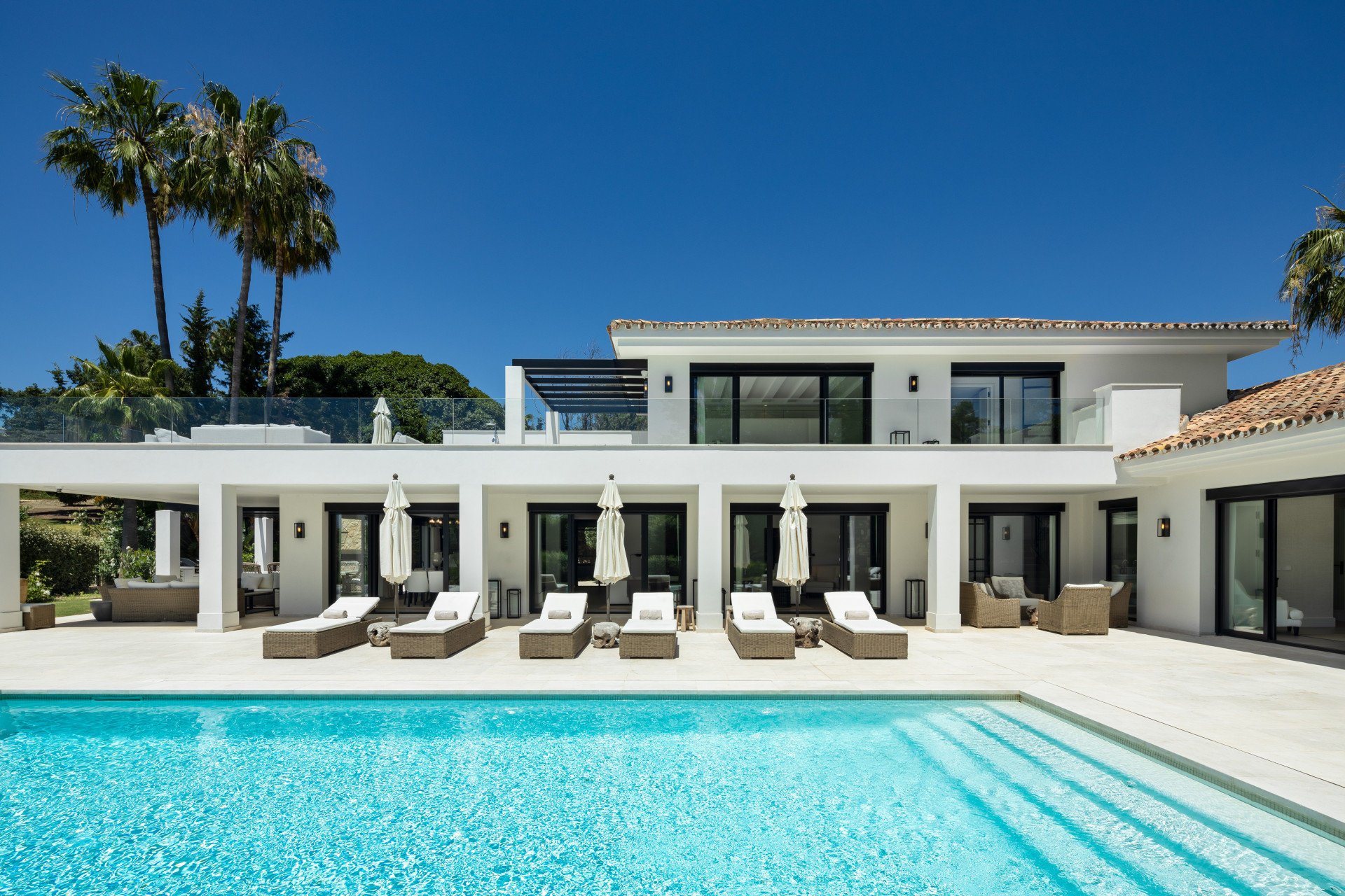 951-00163P - 5 Bedroom Villa in Marbella, Malaga