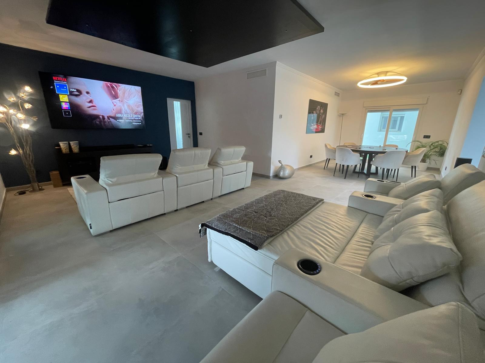951-00112P - 10 Bedroom Villa in Estepona, Malaga