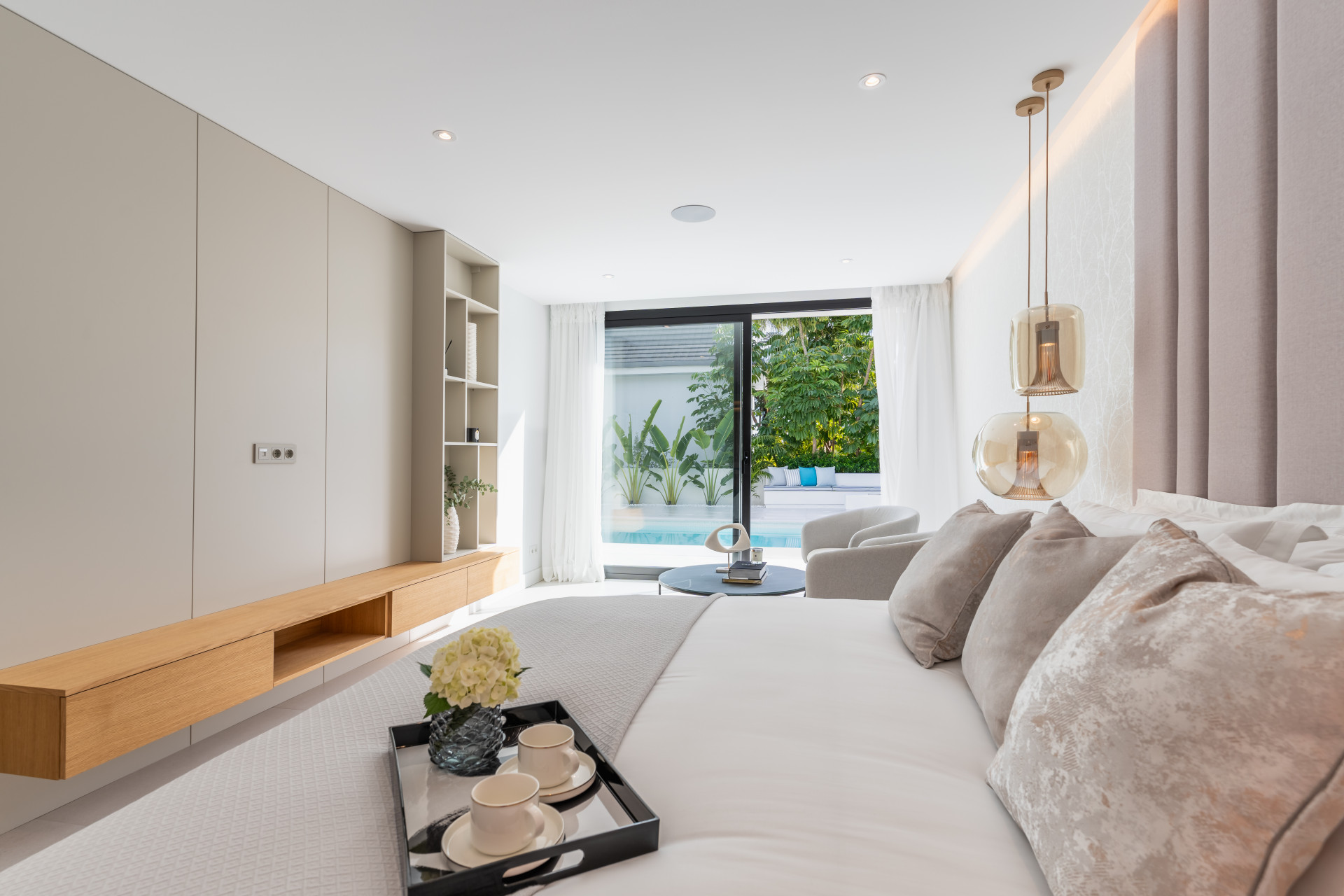 951-00111P - 4 Bedroom Villa in Marbella, Malaga