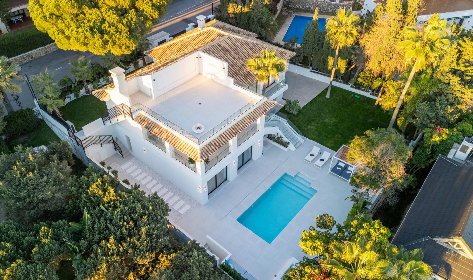 951-00111P - 4 Bedroom Villa in Marbella, Malaga