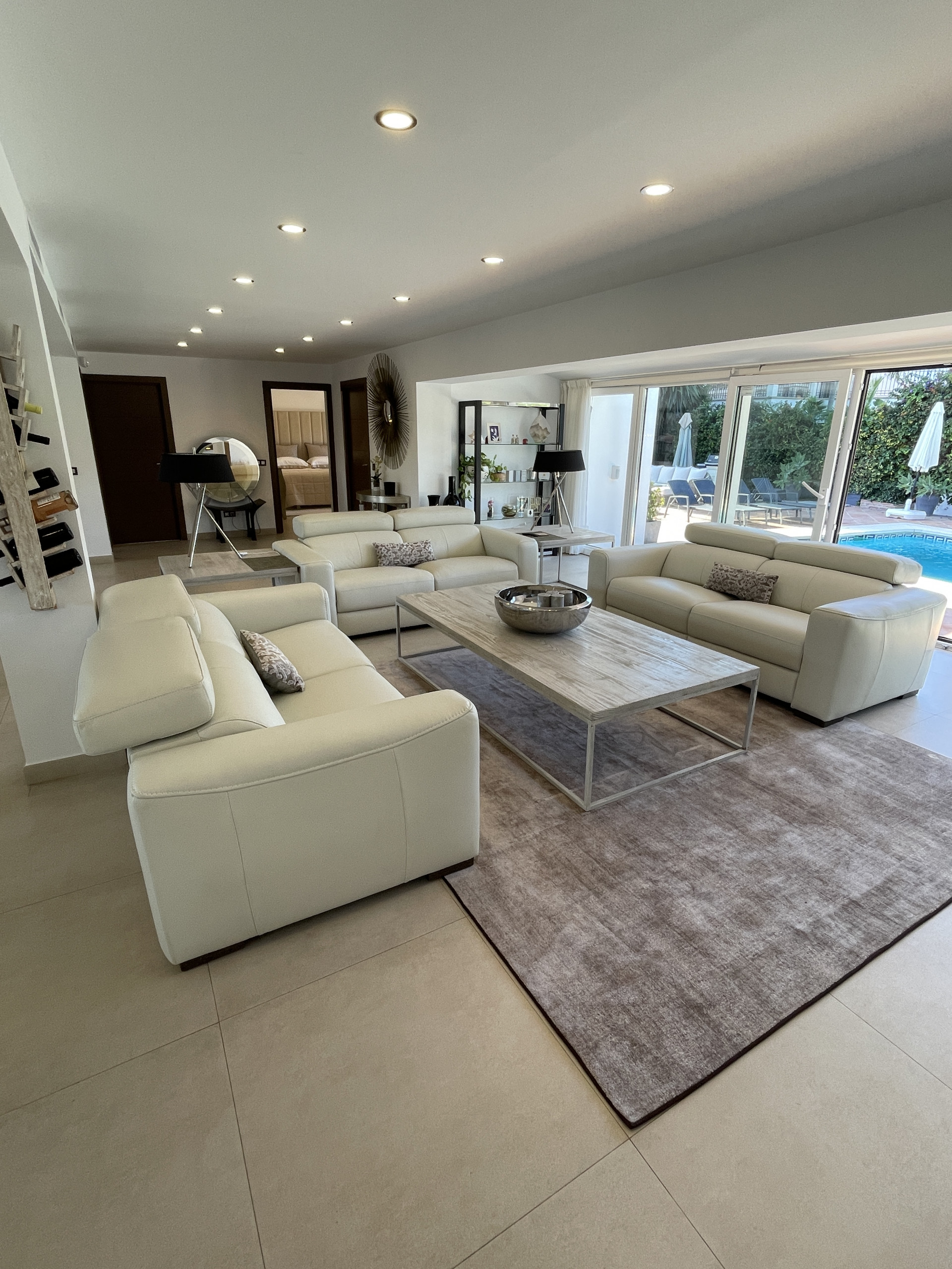 951-00105P - 8 Bedroom Villa in San Pedro de Alcantara, Malaga