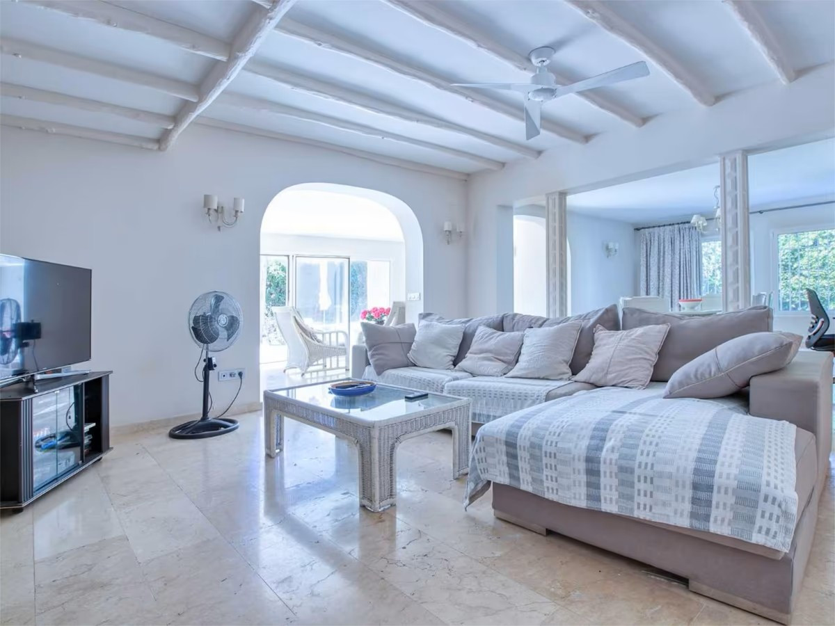 951-00104P - 5 Bedroom Villa in San Pedro de Alcantara, Malaga