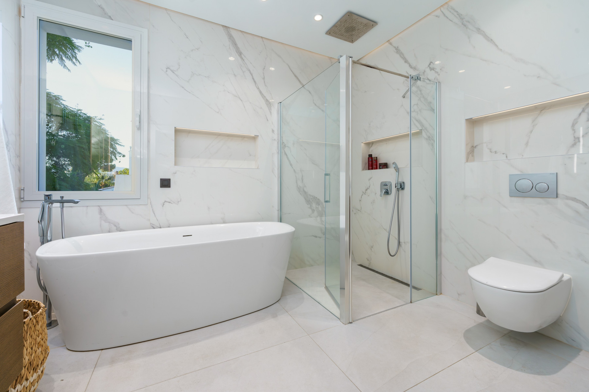 951-00107P - 6 Bedroom Villa in Marbella, Malaga