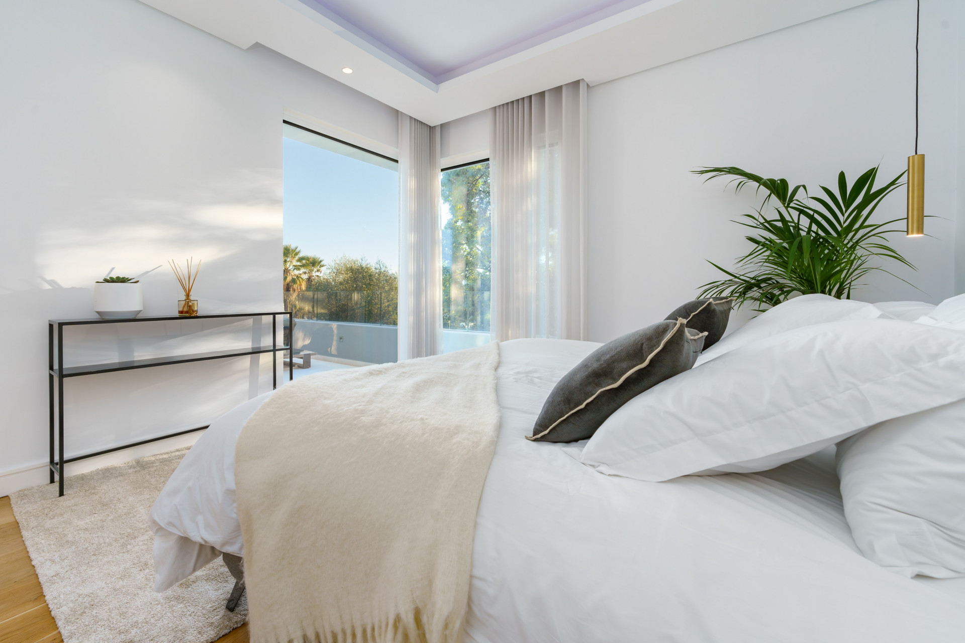 951-00107P - 6 Bedroom Villa in Marbella, Malaga
