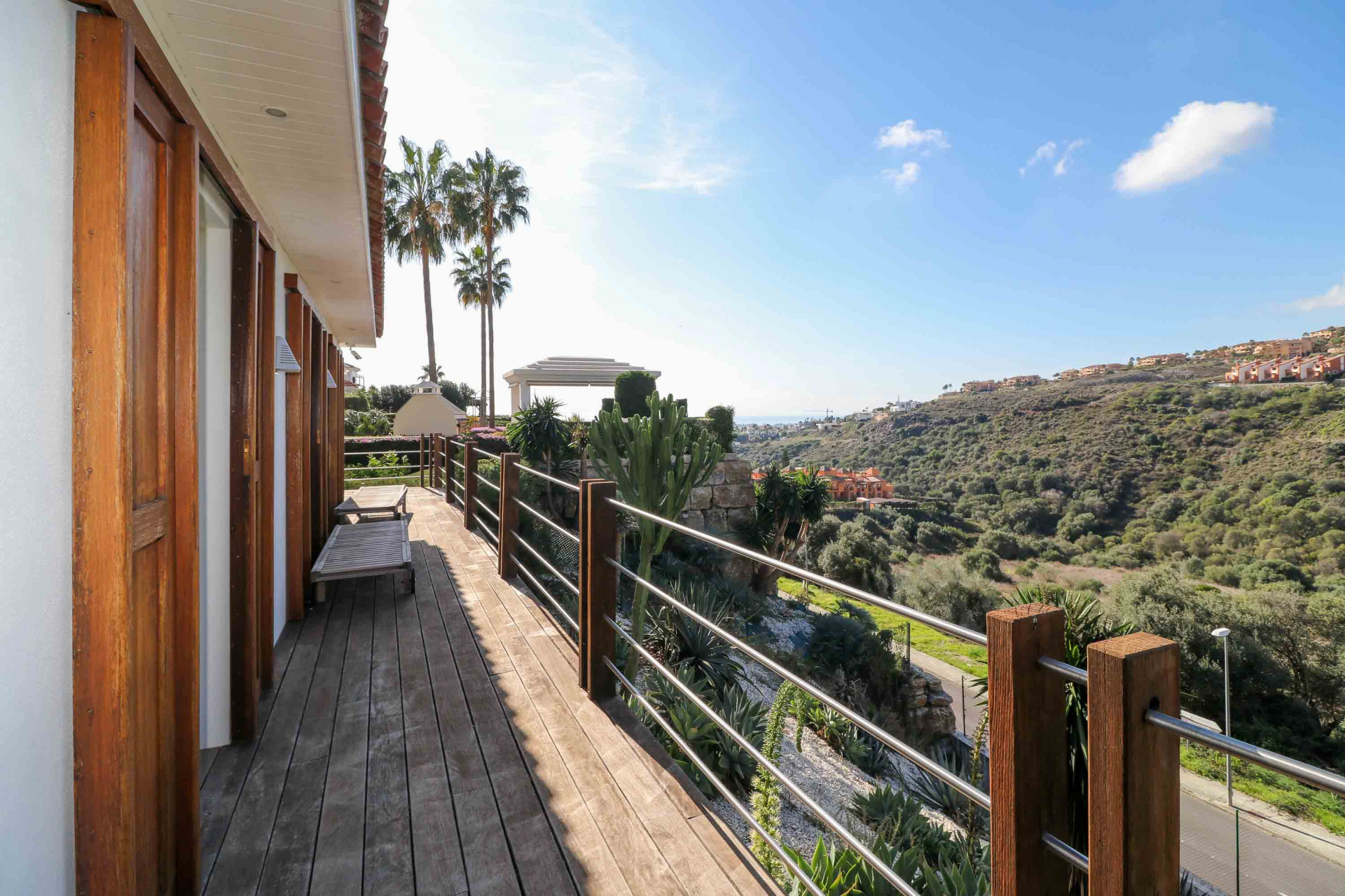 951-00109P - 4 Bedroom Villa in Benahavis, Malaga