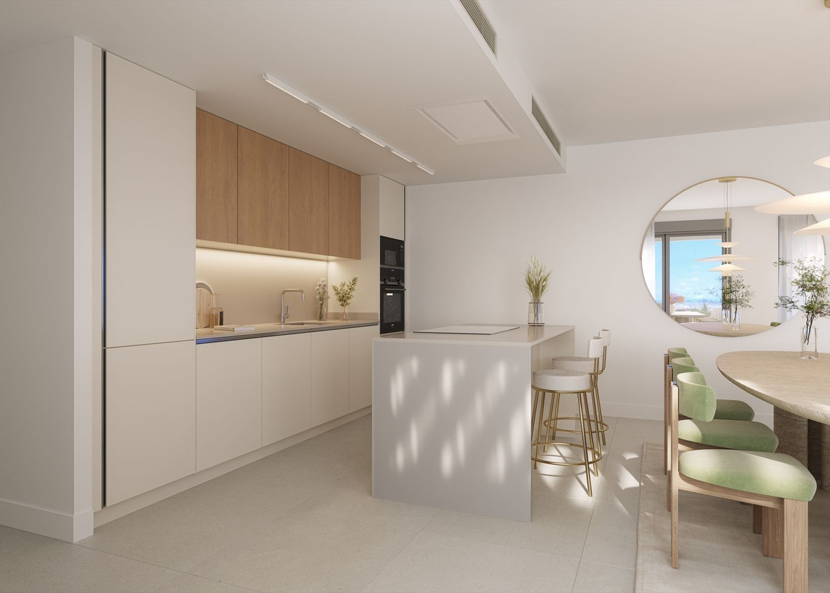951-00128P - 4 Bedroom Apartment in Estepona, Malaga