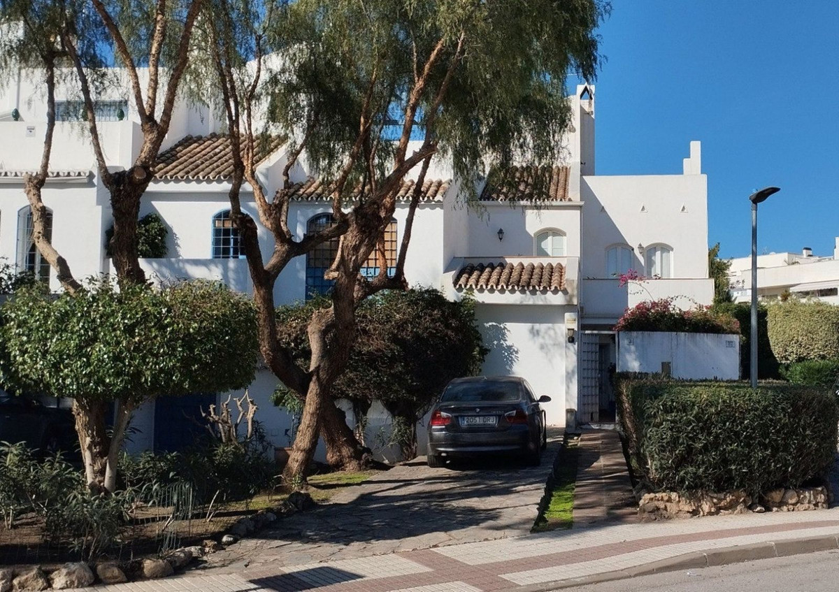 Town House for sale in Nueva Andalucia, Marbella