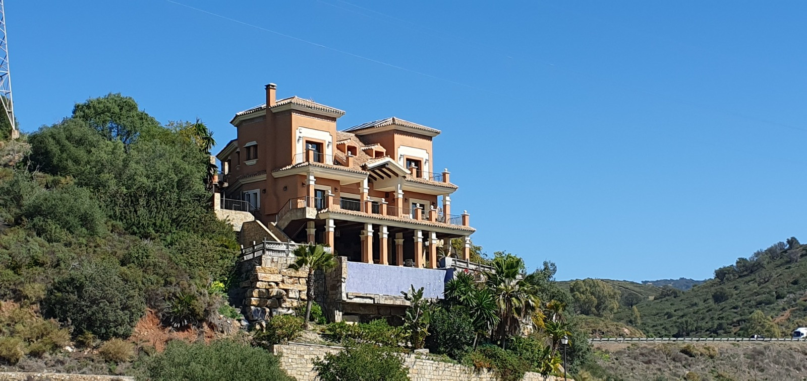 Villa for long term rent in El Rosario, Marbella East