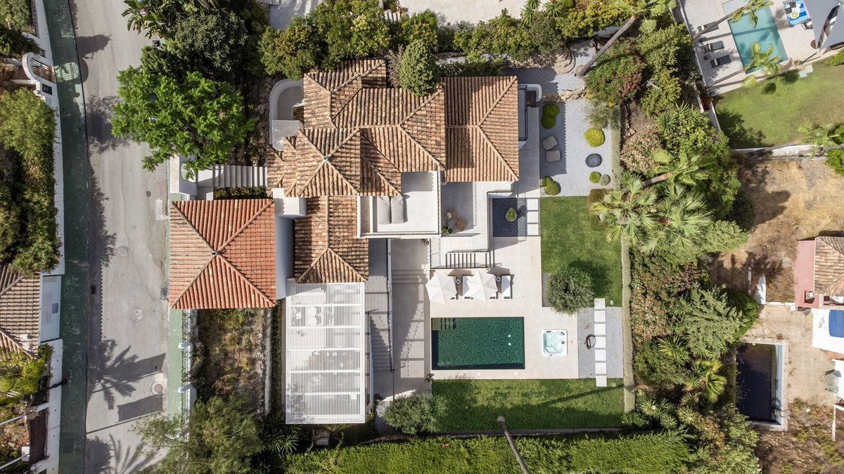 Villa en venta en La Cerquilla, Nueva Andalucia