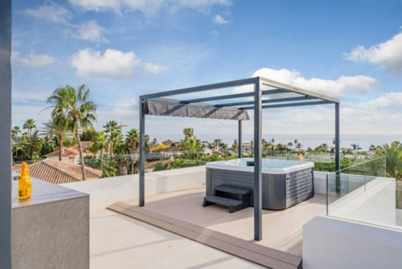Villa for sale in Marbesa, Marbella East
