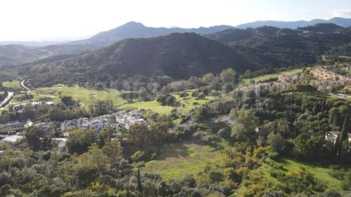 Parcela en venta en Puerto del Almendro, Benahavis