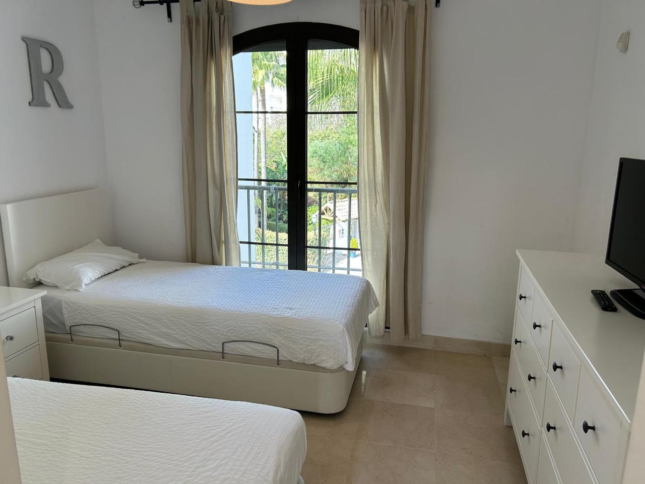 Apartment for long term rent in Los Arqueros, Benahavis