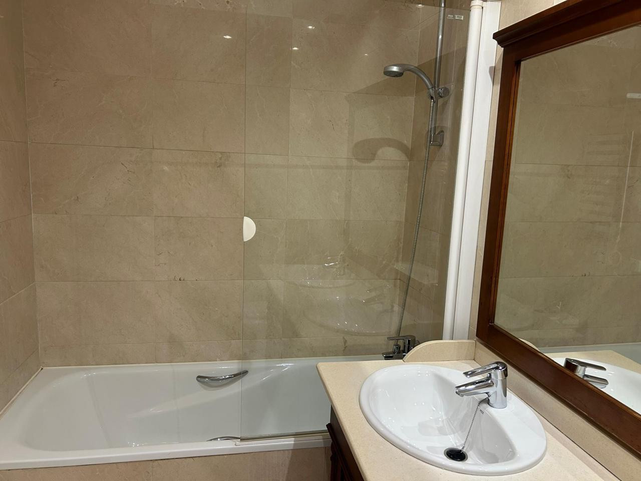 Apartment for long term rent in Los Arqueros, Benahavis