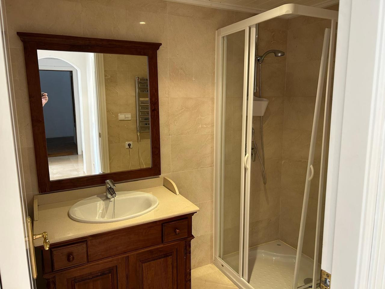 Apartment for long term rent in Los Arqueros, Benahavis