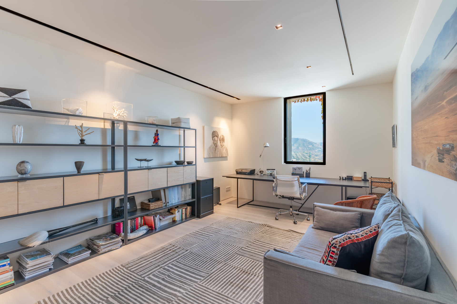 Villa for sale in La Mairena, Marbella East