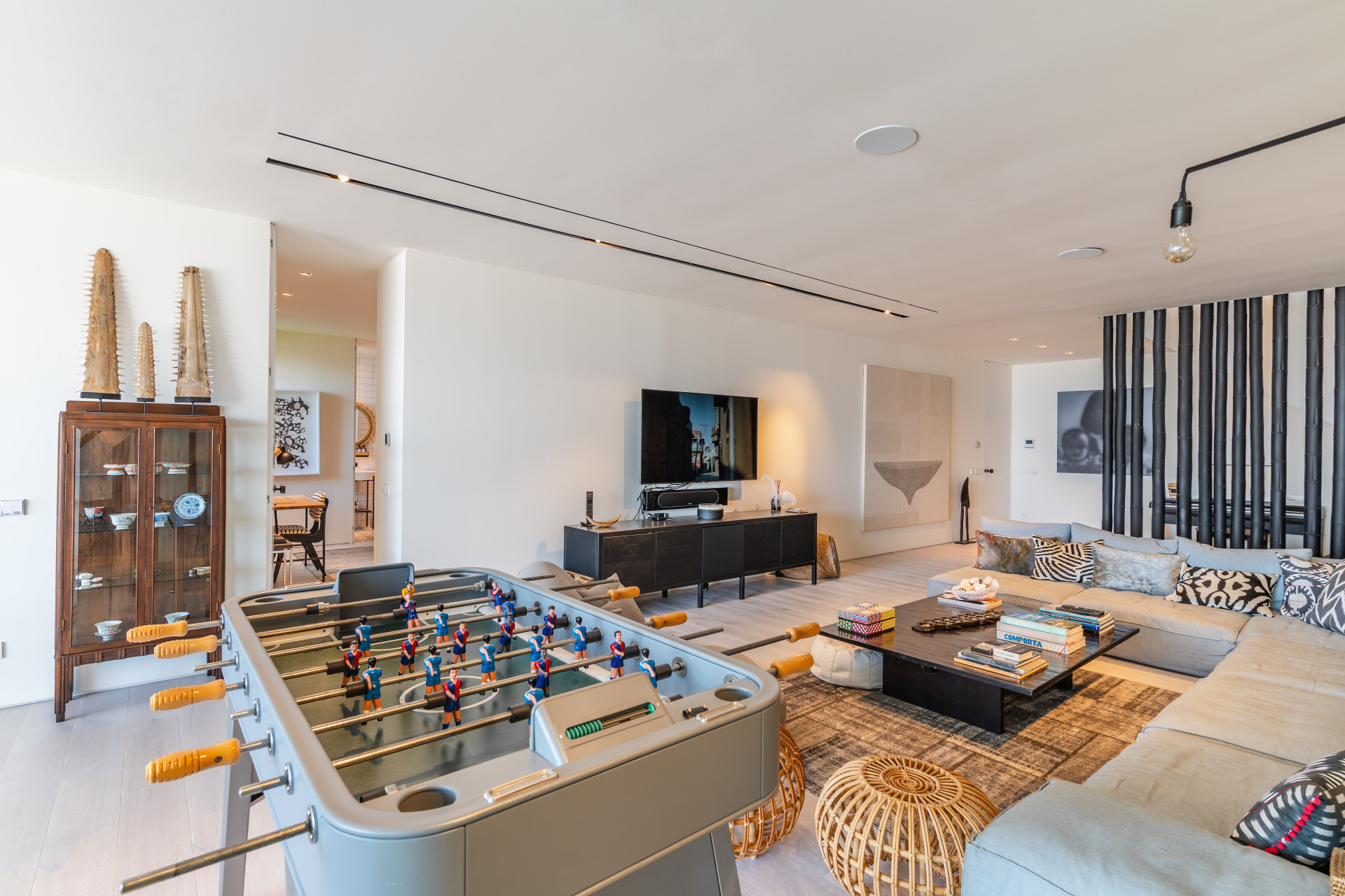 Villa for sale in La Mairena, Marbella East