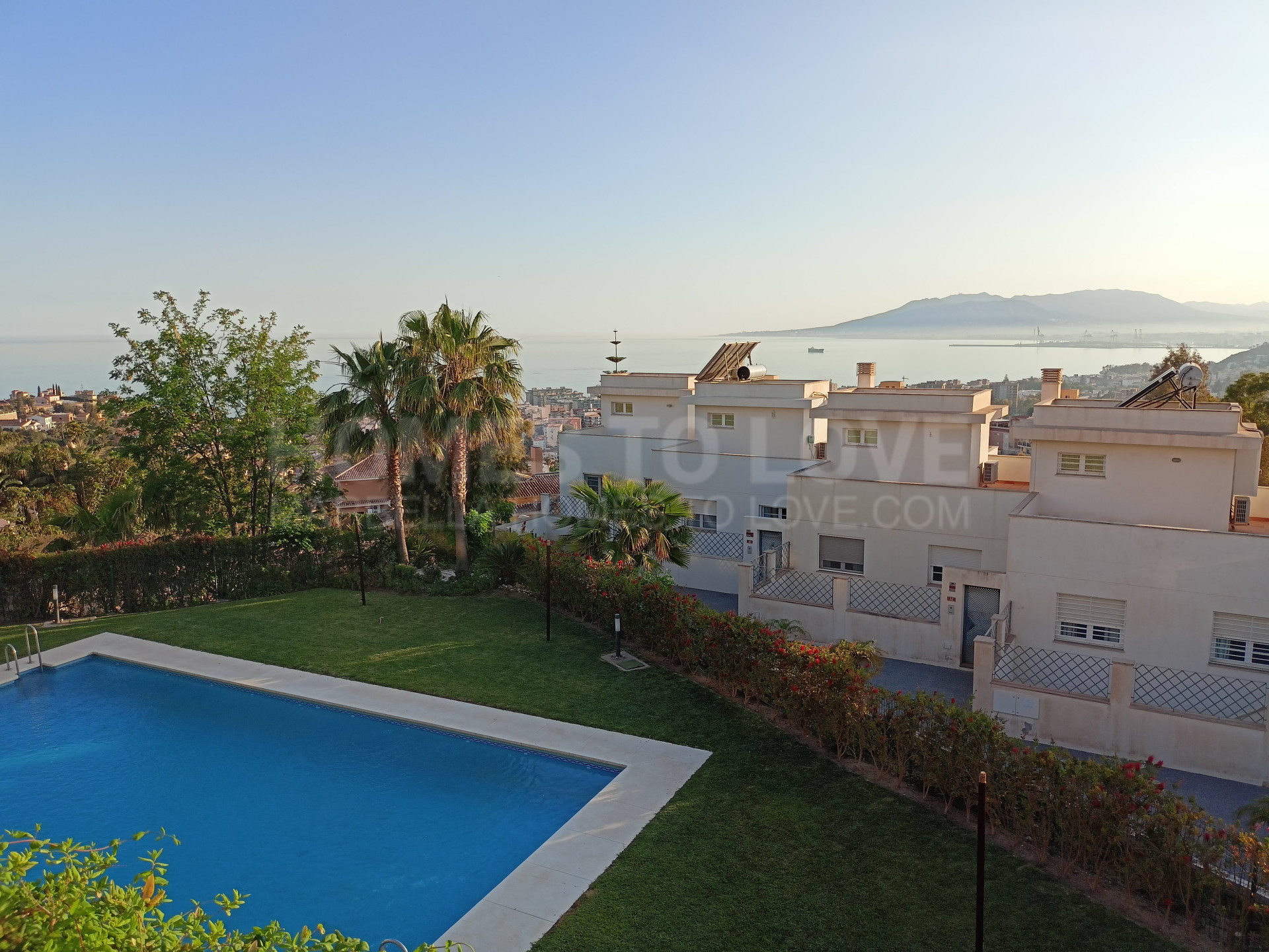 Таунхаус на продажу в Pinares de San Antón, Malaga - Este