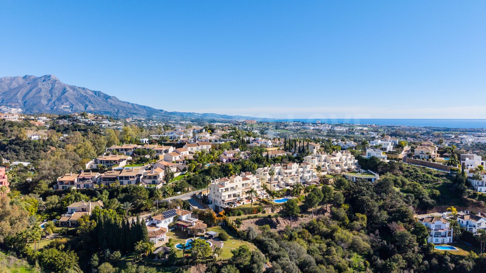 Апартамент на продажу в Puerto del Almendro, Бенахавис