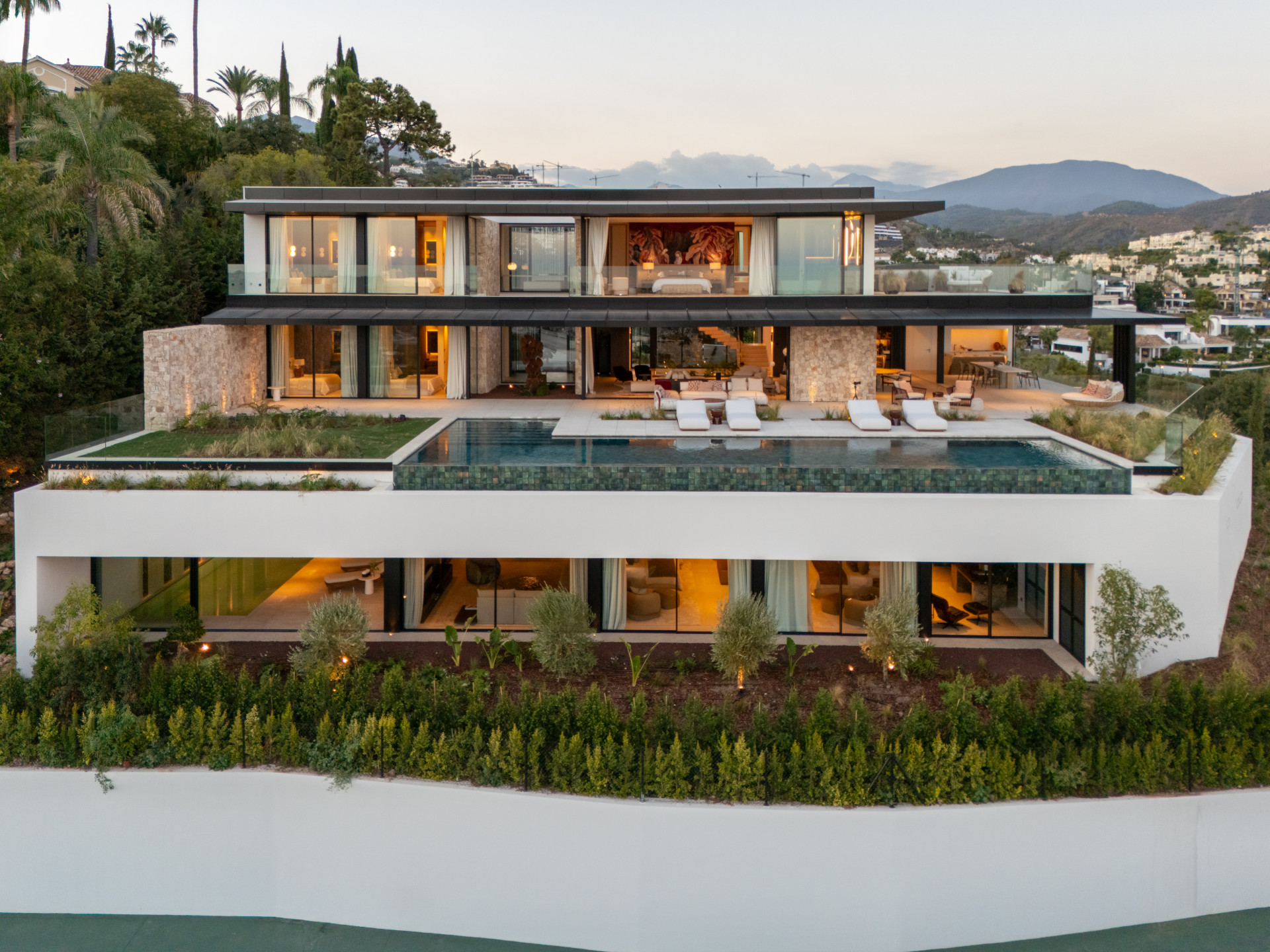 Villa te koop in El Herrojo, Benahavis