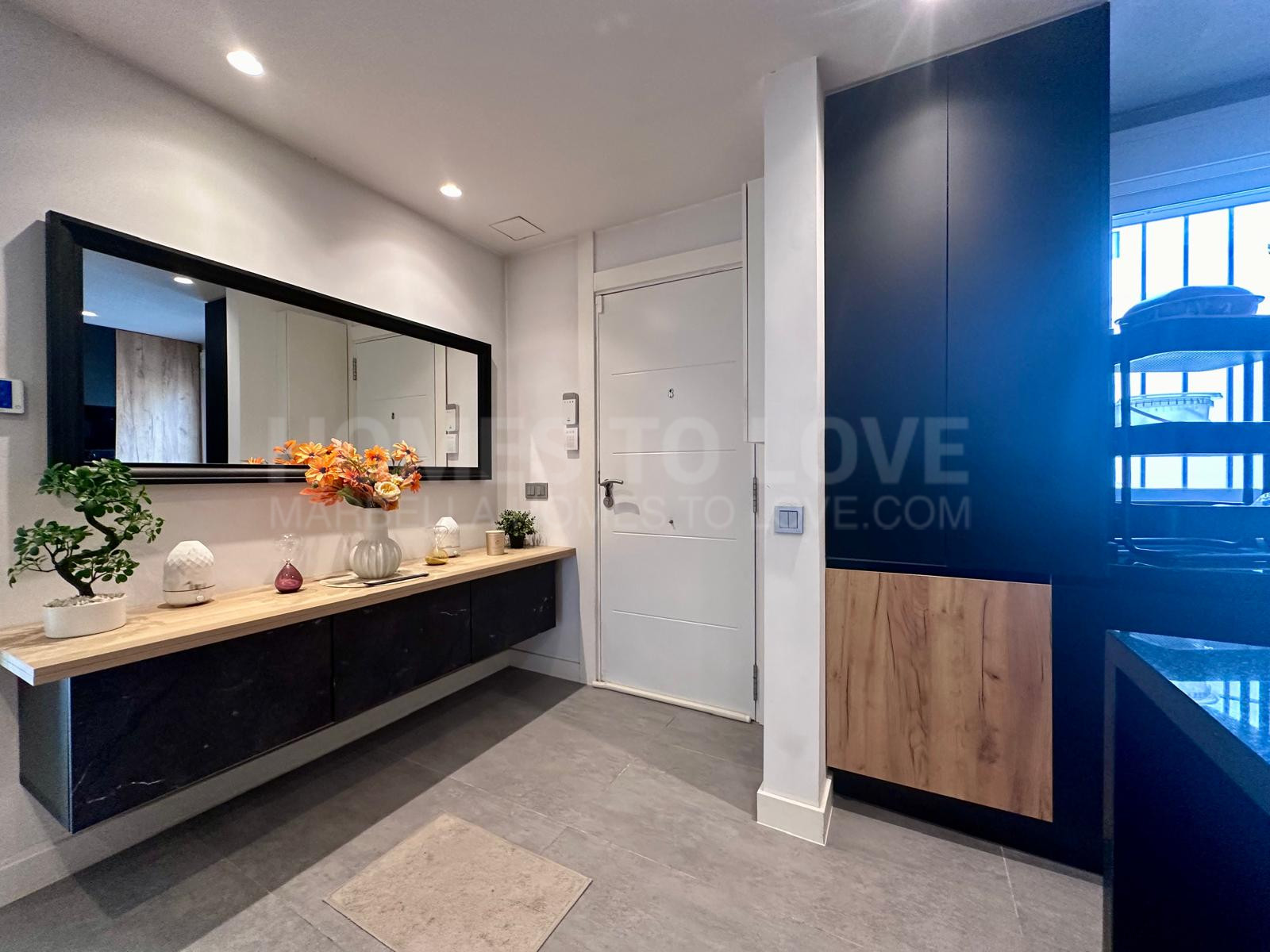 MODERN GROUND FLOOR APARTMENT - COMPLETELY RENOVATED AND WITH PRIVATE POOL.