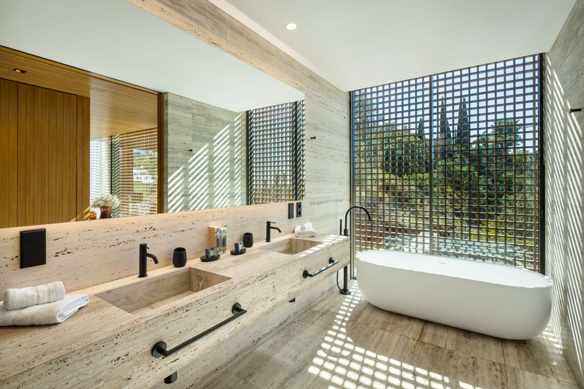 Villa 7 Bedrooms 8 Bathrooms in Marbella, Costa del Sol