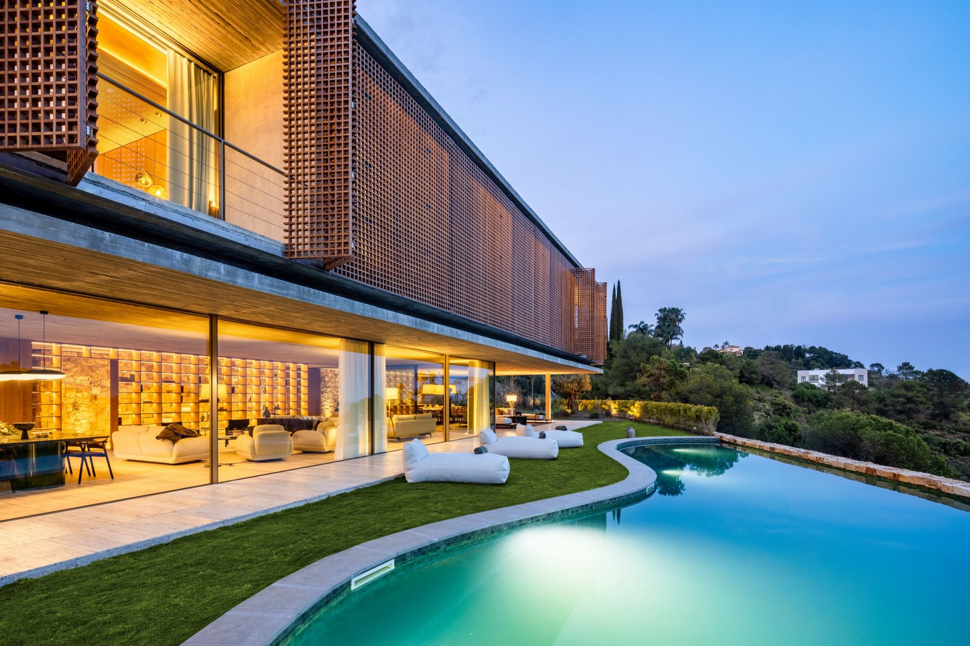 Villa 7 Bedrooms 8 Bathrooms in Marbella, Costa del Sol