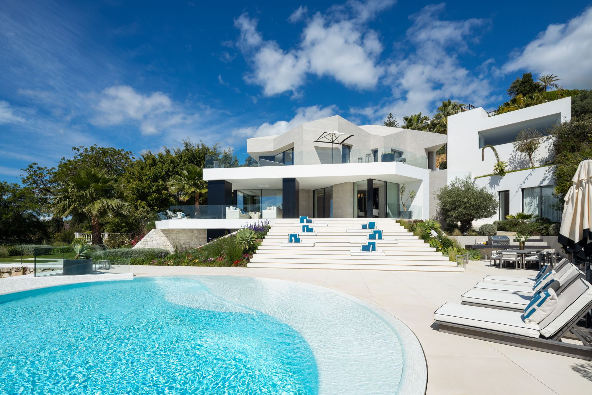 Villa 5 Bedrooms 6 Bathrooms in Marbella, Costa del Sol