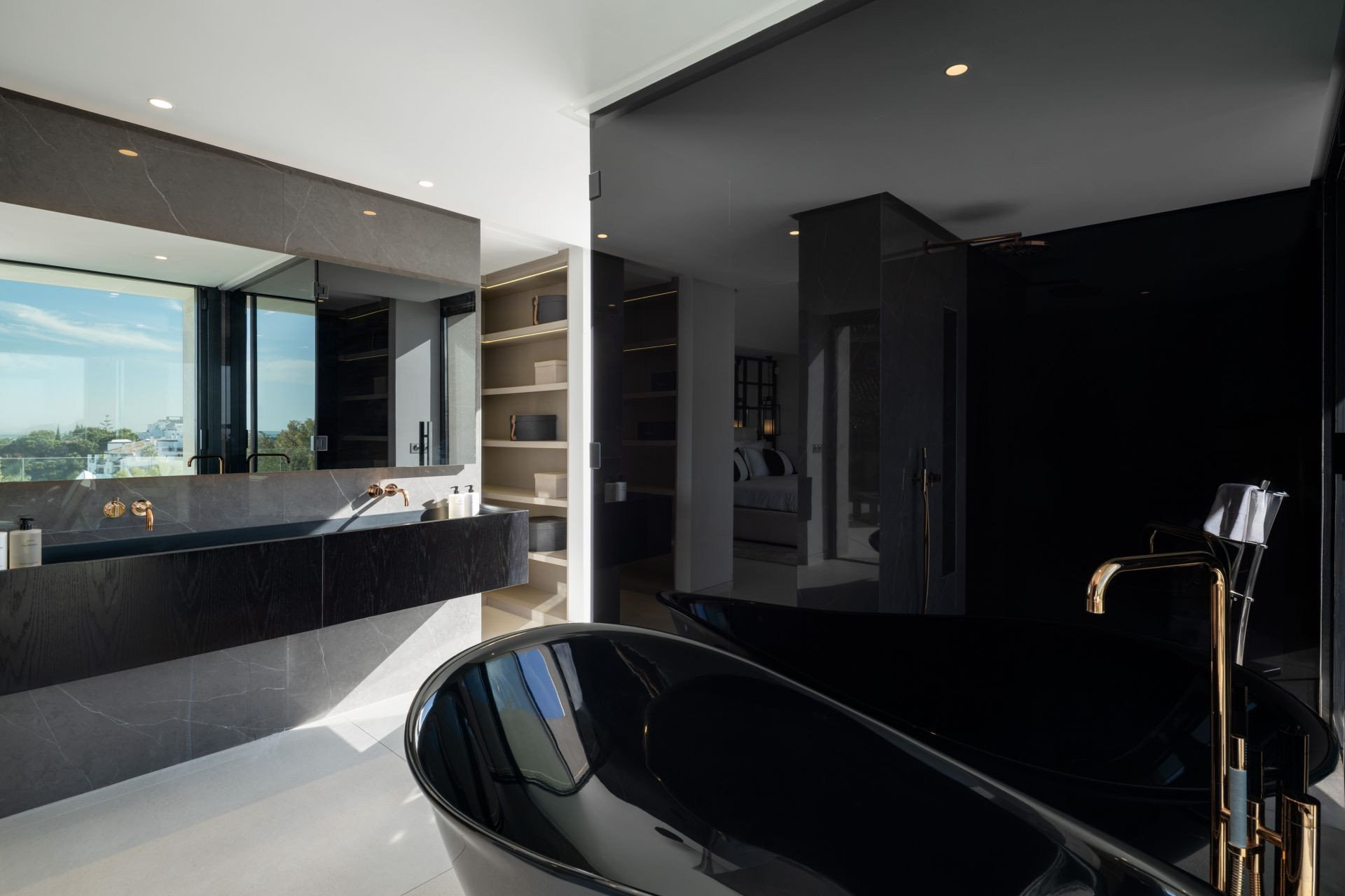 Villa 5 Bedrooms 6 Bathrooms in Marbella, Costa del Sol