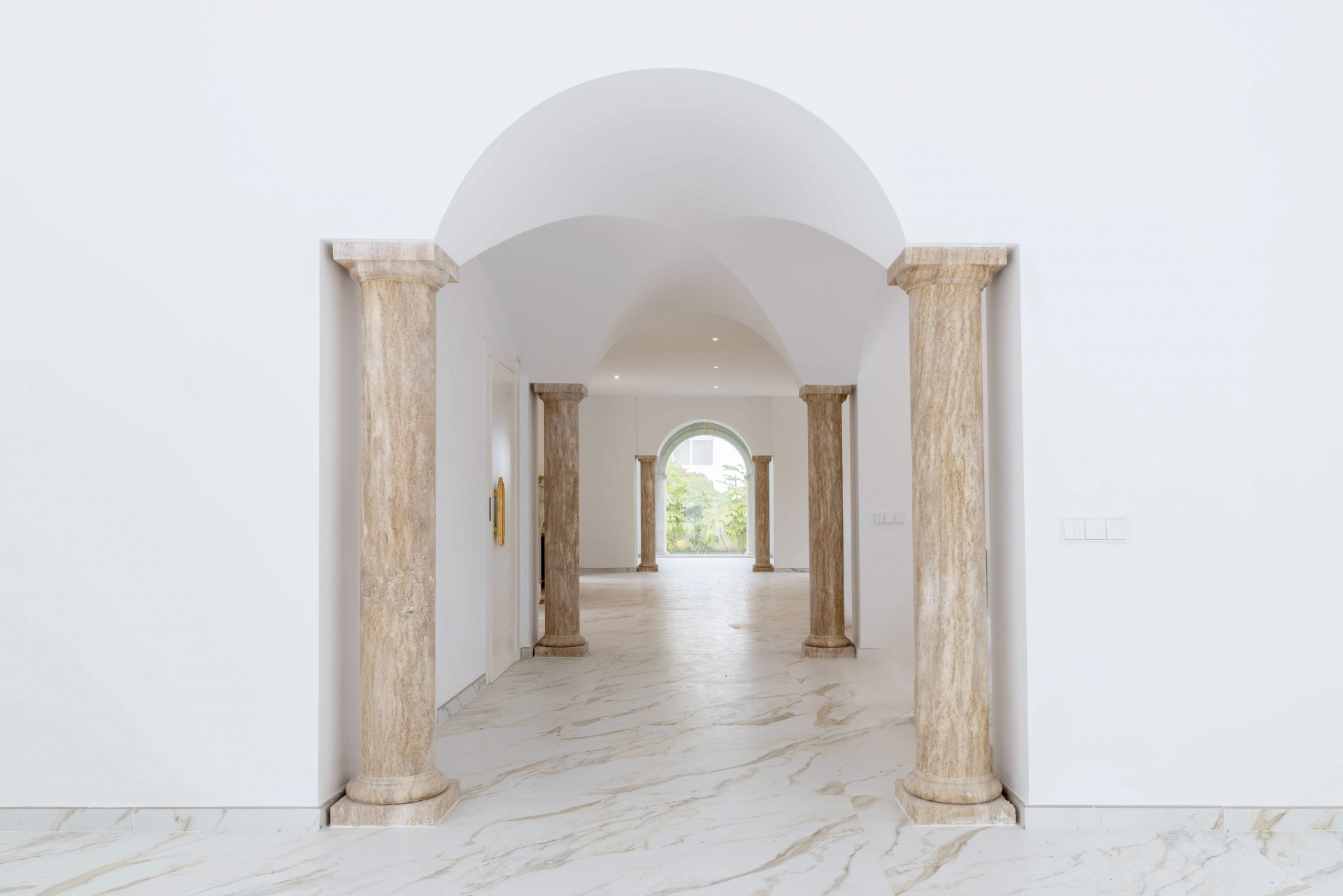 Villa 5 Bedrooms 5 Bathrooms in Marbella, Costa del Sol