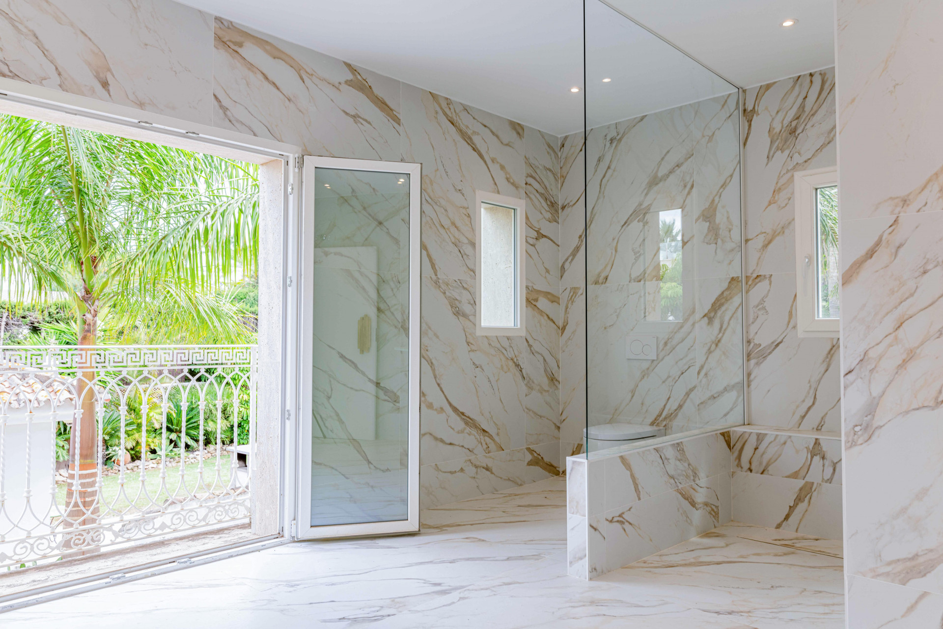 Villa 5 Bedrooms 5 Bathrooms in Marbella, Costa del Sol